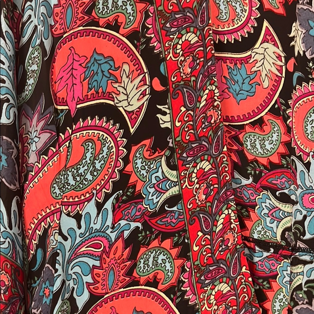 0895. 🎉🎉Hostess Pick🎉🎉 100% Silk Colorful Paisley Kimono - Picture 4 of 6
